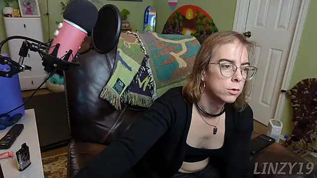 Snapshot of Linzy_19 chatting on 24, 2, 2025 Linzy 19 online show from 24, 2, 2025