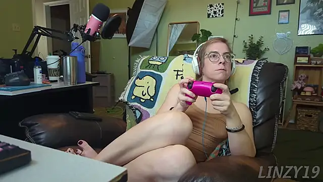 Snapshot of Linzy_19 chatting on 1, 3, 2025 Linzy 19 online show from 1, 3, 2025