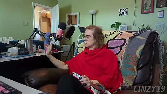 Snapshot of Linzy_19 chatting on 5, 3, 2025 Linzy 19 online show from 5, 3, 2025