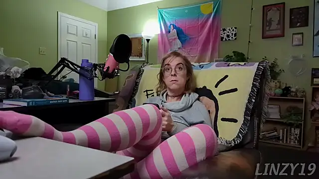 Snapshot of Linzy_19 chatting on 14, 3, 2025 Linzy 19 online show from 14, 3, 2025