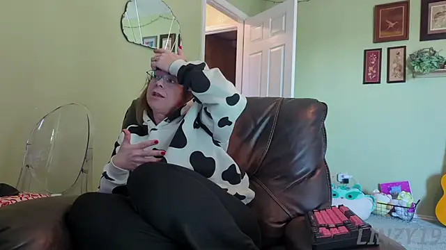 Snapshot of Linzy_19 chatting on 7, 11, 2025 Linzy 19 online show from 7, 11, 2025