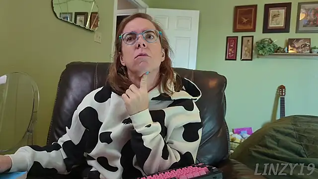 Linzy 19 online show from 12, 11, 2025