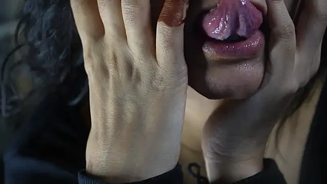 Snapshot of -AyeshaSinghania- chatting on 3, 10, 2025 -AyeshaSinghania- online show from 3, 10, 2025