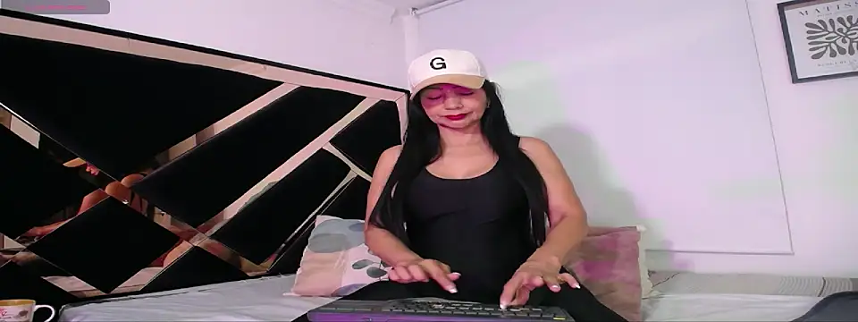 EVA45LOVES online show from 10, 11, 2025