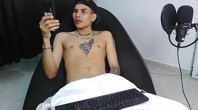 Snapshot of hot_king20 chatting on 26, 2, 2025 hot king20 online show from 26, 2, 2025