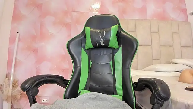 aida rose  online show from 31, 10, 2025