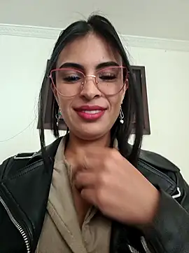 Snapshot of Astrid-- chatting on 7, 5, 2026 Astrid-- online show from 7, 5, 2026