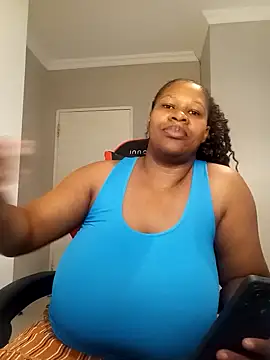 bustylisa1983 online show from 10, 3, 2025