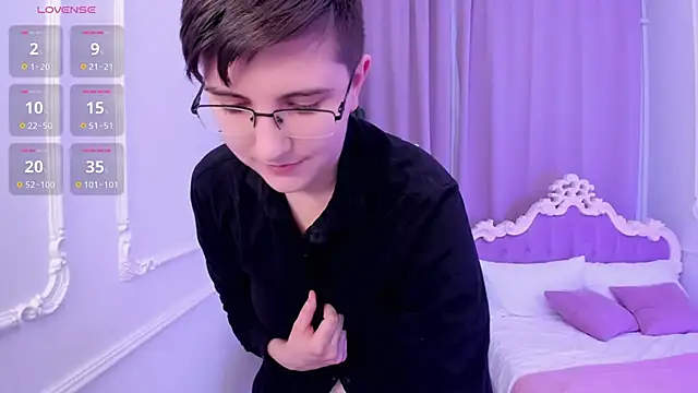 Snapshot of Lily_Marlin chatting on 22, 2, 2025 Lily Marlin online show from 22, 2, 2025