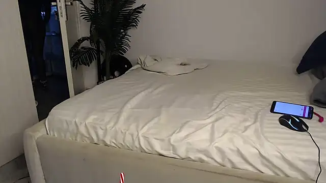 CurvyGlass online show from 22, 10, 2025