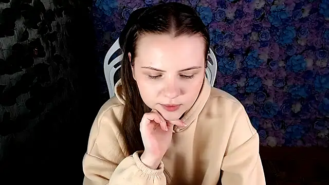 IxxiLiana online show from 23, 9, 2025