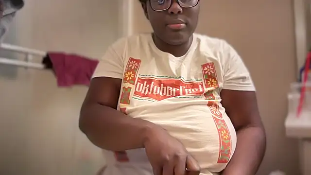 Snapshot of Yagurl__west chatting on 2, 10, 2025 Yagurl west online show from 2, 10, 2025