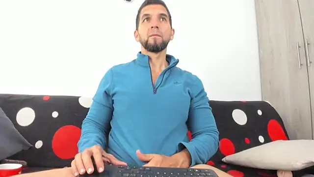 Snapshot of JULESLAKES chatting on 4, 12, 2025 JULESLAKES online show from 4, 12, 2025