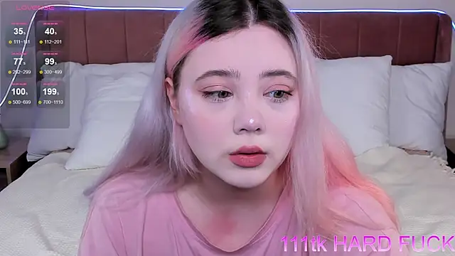   KawaiiYuki   online show from 10, 1, 2025