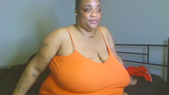 Snapshot of NaughtyHottieBBW chatting on 23, 6, 2026 NaughtyHottieBBW online show from 23, 6, 2026