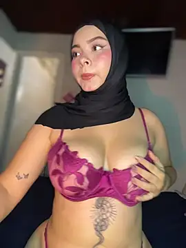 Snapshot of aneesa_darzi chatting on 1, 7, 2026 aneesa darzi online show from 1, 7, 2026