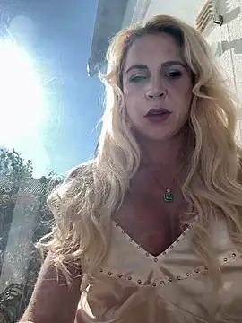 Snapshot of Kate-monroe chatting on 6, 3, 2025 Kate-monroe online show from 6, 3, 2025