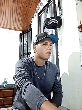 Snapshot of Peterking11 chatting on 8, 11, 2025 Peterking11 online show from 8, 11, 2025