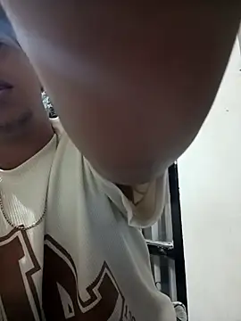 Snapshot of Peterking11 chatting on 13, 11, 2025 Peterking11 online show from 13, 11, 2025