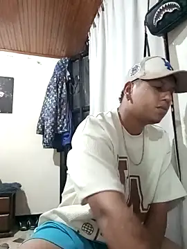 Snapshot of Peterking11 chatting on 14, 11, 2025 Peterking11 online show from 14, 11, 2025