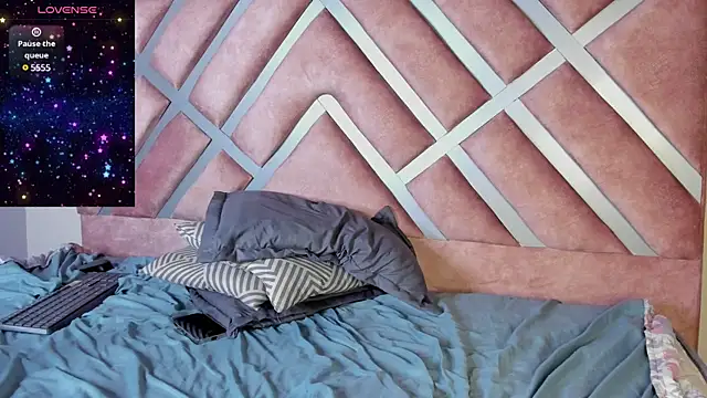 Snapshot of pamela_anderson_ chatting on 28, 12, 2024 pamela anderson online show from 28, 12, 2024