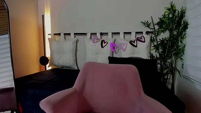 Snapshot of pamela_anderson_ chatting on 18, 2, 2025 pamela anderson online show from 18, 2, 2025