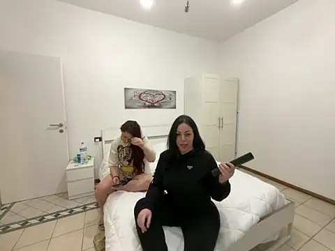 Chloe Ricci online show from 11, 1, 2025