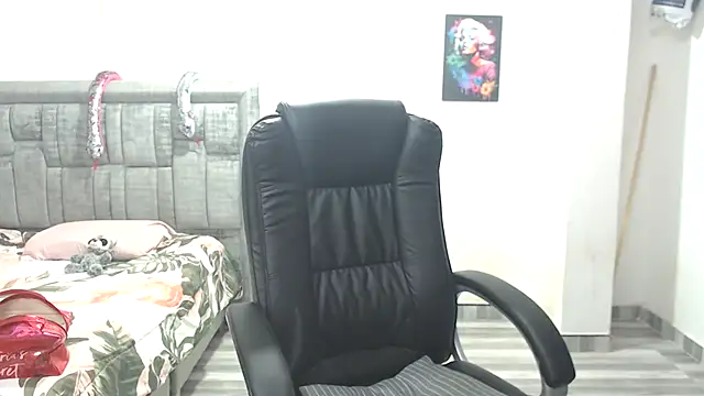 Snapshot of LAURA_CRAIZY chatting on 10, 1, 2026 LAURA CRAIZY online show from 10, 1, 2026