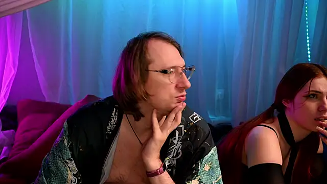 Claudia and elon  online show from 14, 11, 2025