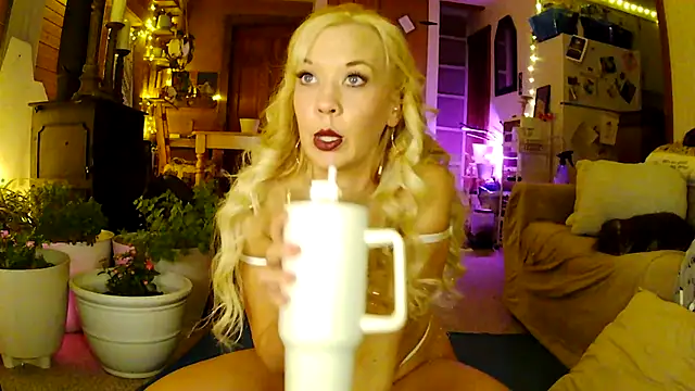 lyra rose online show from 18, 4, 2026