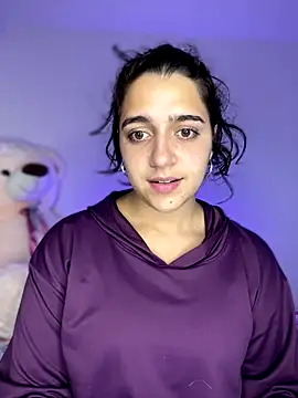 Alicia Ruiz online show from 5, 11, 2025