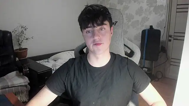 Snapshot of Knuckles17 chatting on 18, 12, 2025 Knuckles17 online show from 18, 12, 2025