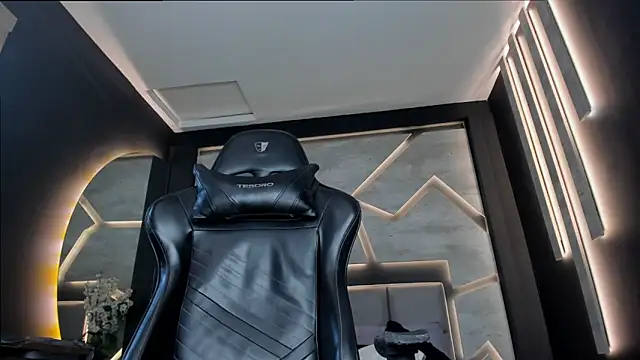 alexgiraldo  online show from 24, 2, 2025