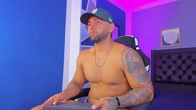 Snapshot of alex_oficial chatting on 25, 11, 2025 alex oficial online show from 25, 11, 2025