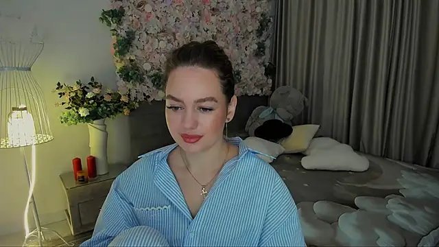 MiracleCurly online show from 12, 11, 2025