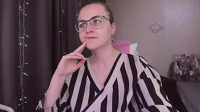 MissBrightShine online show from 30, 10, 2025