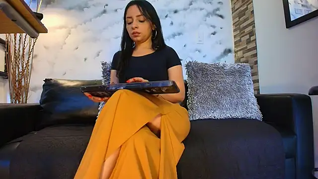 Sophie LittleS online show from 4, 10, 2025