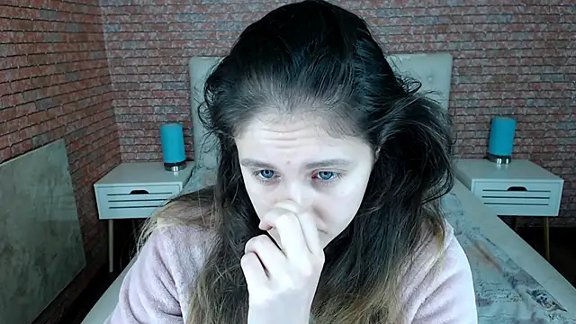 Holliy Cooper online show from 25, 11, 2025