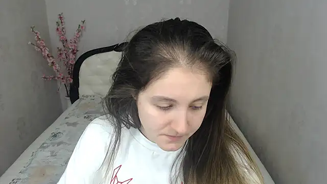 Holliy Cooper online show from 14, 12, 2025