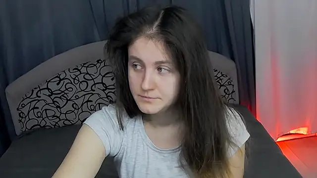 Holliy Cooper online show from 15, 12, 2025