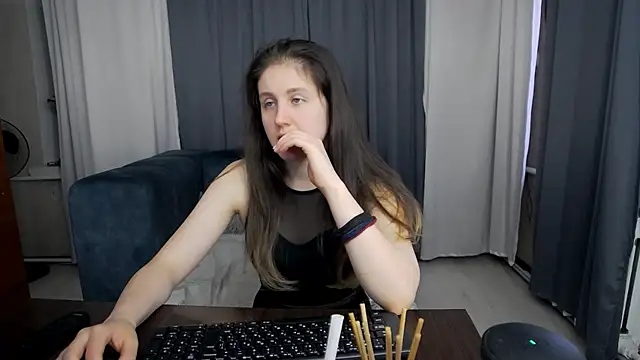 Snapshot of Holliy_Cooper chatting on 2, 6, 2026 Holliy Cooper online show from 2, 6, 2026