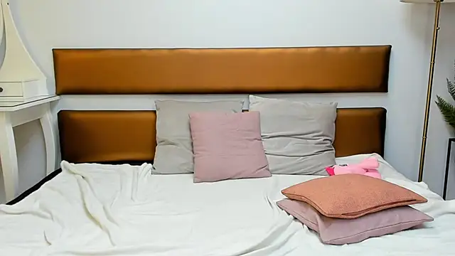 MissYvie online show from 27, 2, 2025