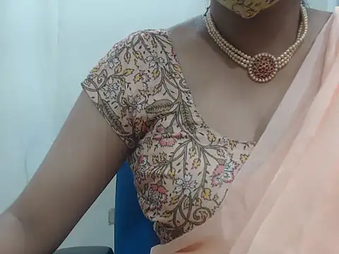 Snapshot of Lovely_Siri_23 chatting on 11, 11, 2025 Lovely Siri 23 online show from 11, 11, 2025