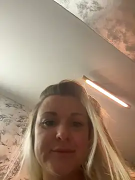 Snapshot of Bella-Tight chatting on 4, 2, 2026 Bella-Tight online show from 4, 2, 2026