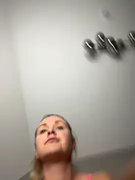 Snapshot of Bella-Tight chatting on 8, 2, 2026 Bella-Tight online show from 8, 2, 2026