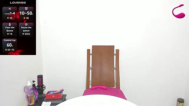 Snapshot of Alissamore3 chatting on 10, 9, 2025 Alissamore3 online show from 10, 9, 2025