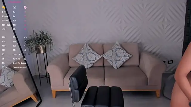 LizzHamilton   online show from 28, 1, 2025