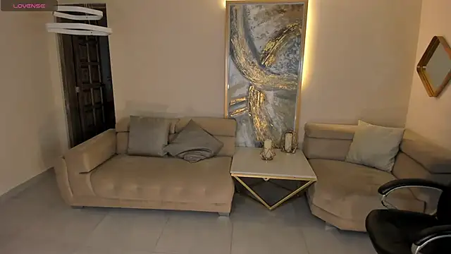 LizzHamilton   online show from 4, 2, 2025