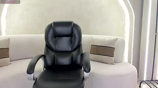 LizzHamilton   online show from 13, 9, 2025