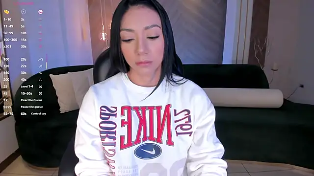 LizzHamilton   online show from 17, 10, 2025